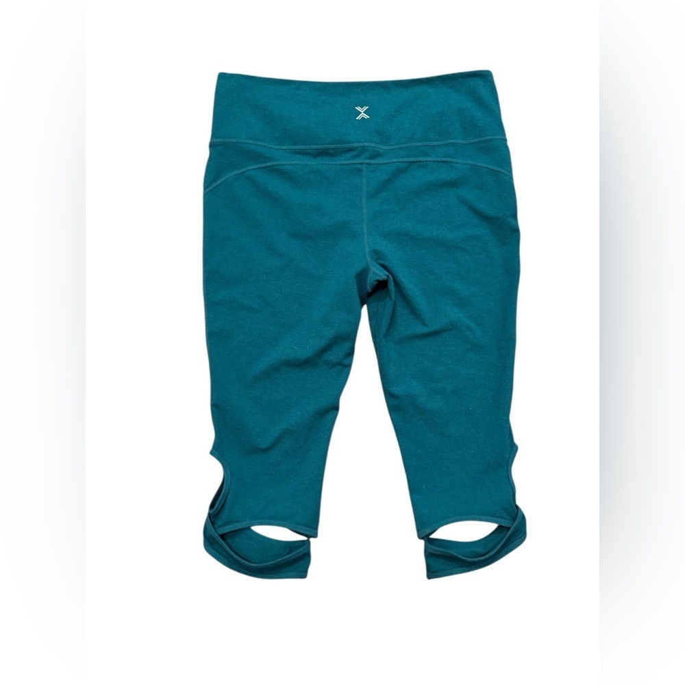 🫶🏻 Xersion High Rise Fitted Capris - Picture 2 of 2